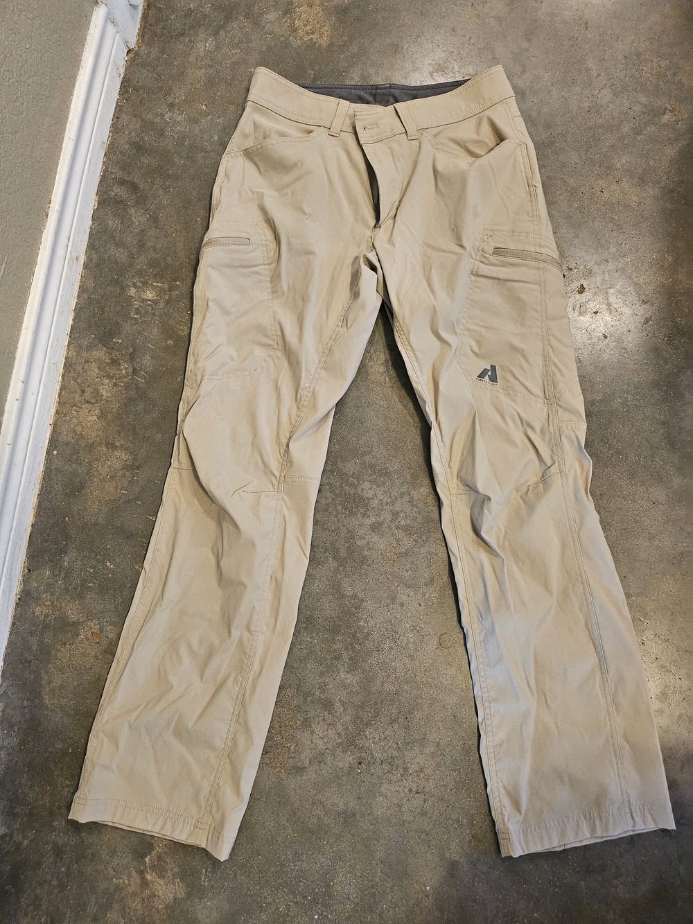 Eddie Bauer First Ascent Guide Pro Pants Mens 33x32 Tan Hiking Cargo Outdoor